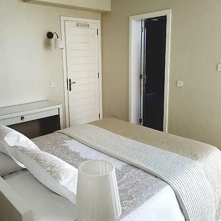 Casa 32 * كوستا تاغيسي